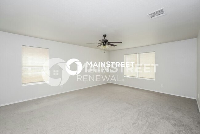 Building Photo - 4 Bedroom Pet-Friendly Home in Fort Worth, TX with Main Street Renewal