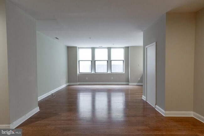 Building Photo - 220 S 16th St