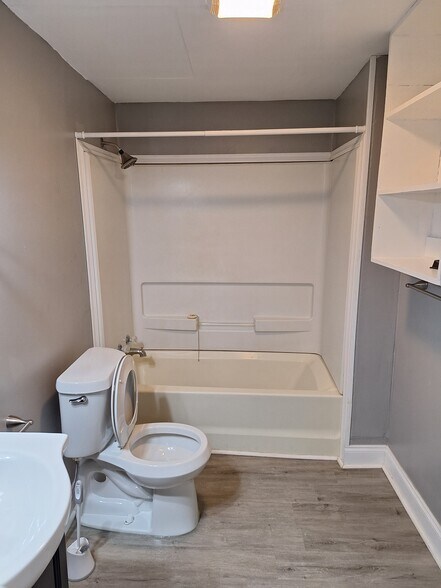 Building Photo - 416 Howell St