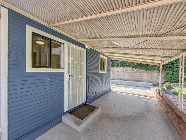 Building Photo - Beautiful 2B/1BA Home in Escondido!