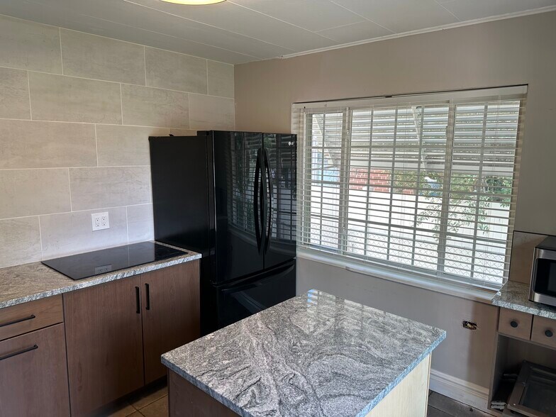Building Photo - 3396 S Lorraine Cir