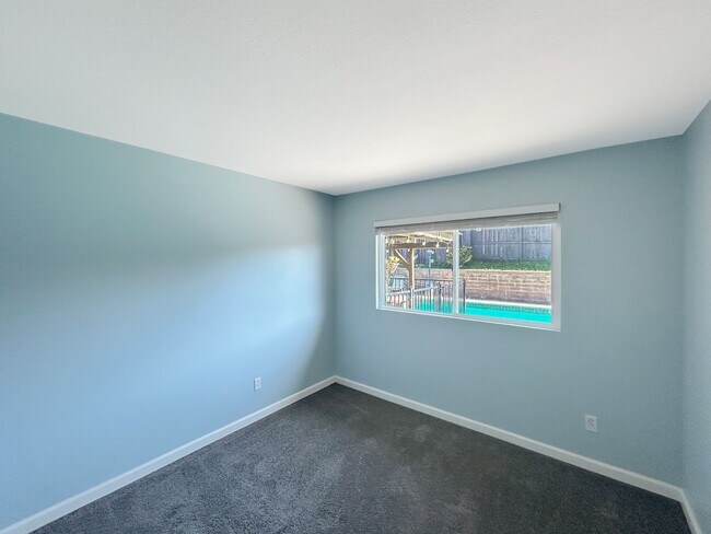 Building Photo - Stunning 3BD/1.5 BA W/ Attached Garage & P...
