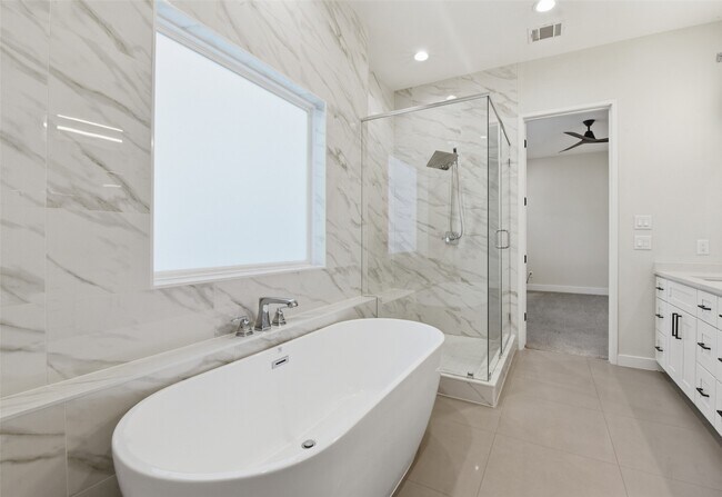 Building Photo - 2204 Lou Ellen Ln