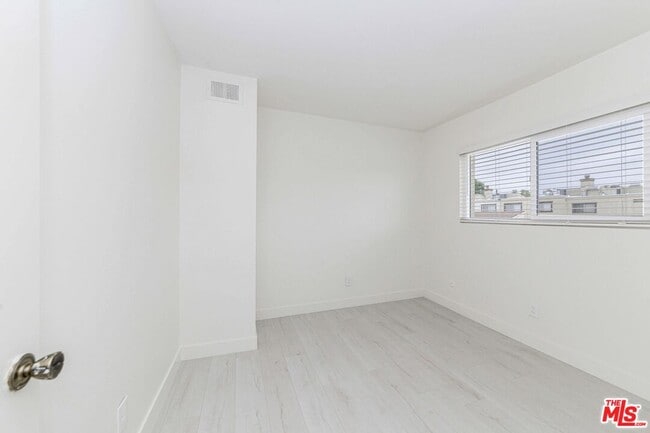 Building Photo - 1237 Elm Ave