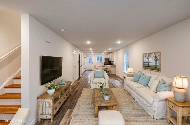 Building Photo - 267 Vanderbilt Rd