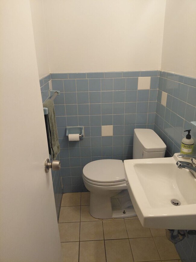 Building Photo - Nicely renovated 3 bed near BU for September 1!