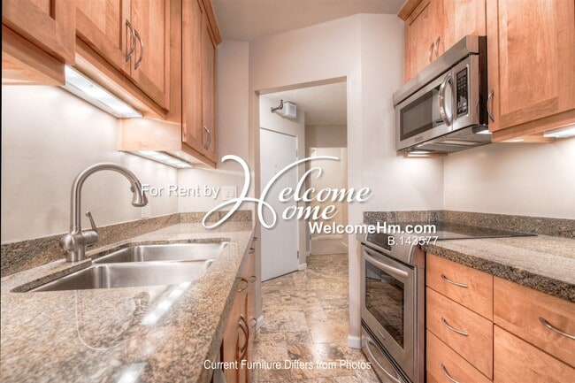 Building Photo - Furnished Park Tower Condo with views of t...
