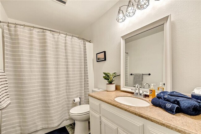 Building Photo - 801 NW C St