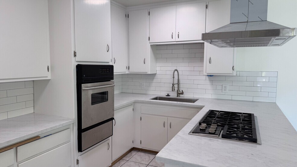 Building Photo - 716 Glenway Dr