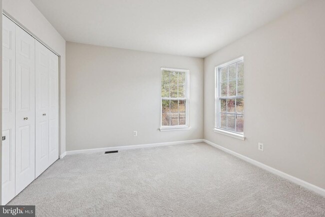 Building Photo - 2880 Myrtlewood Dr