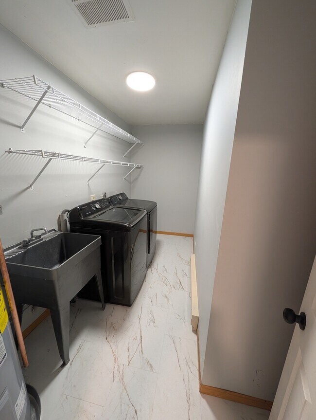 Building Photo - 37055 N Capillo Ave