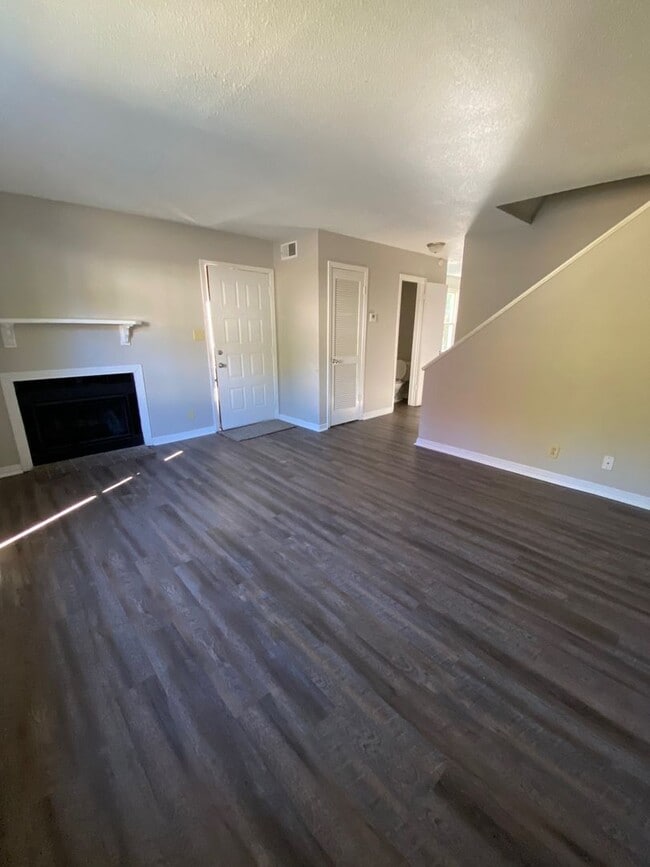 Building Photo - Ask about our move in special