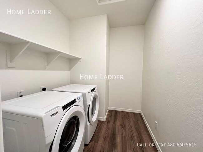 Building Photo - 1652 W Aztec Dr