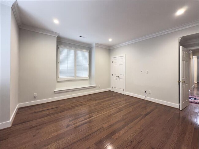 Building Photo - 42 Greythorne Woods Cir