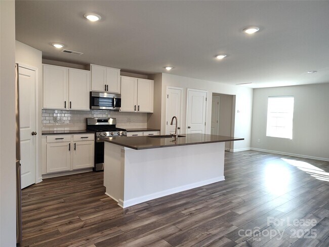 Building Photo - 3247 Crawford Ave