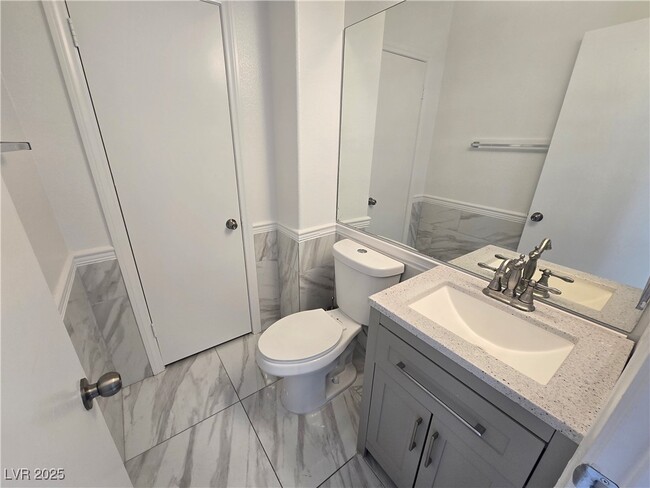 Building Photo - 9893 Canyon Peak Dr