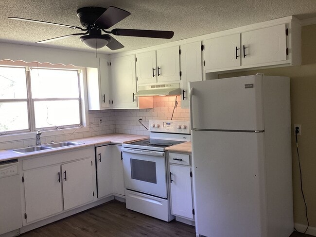 Building Photo - Newly Renovated Home In Harrison