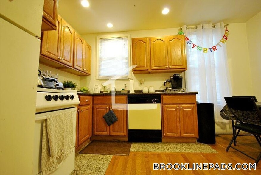 Building Photo - 214 Freeman St