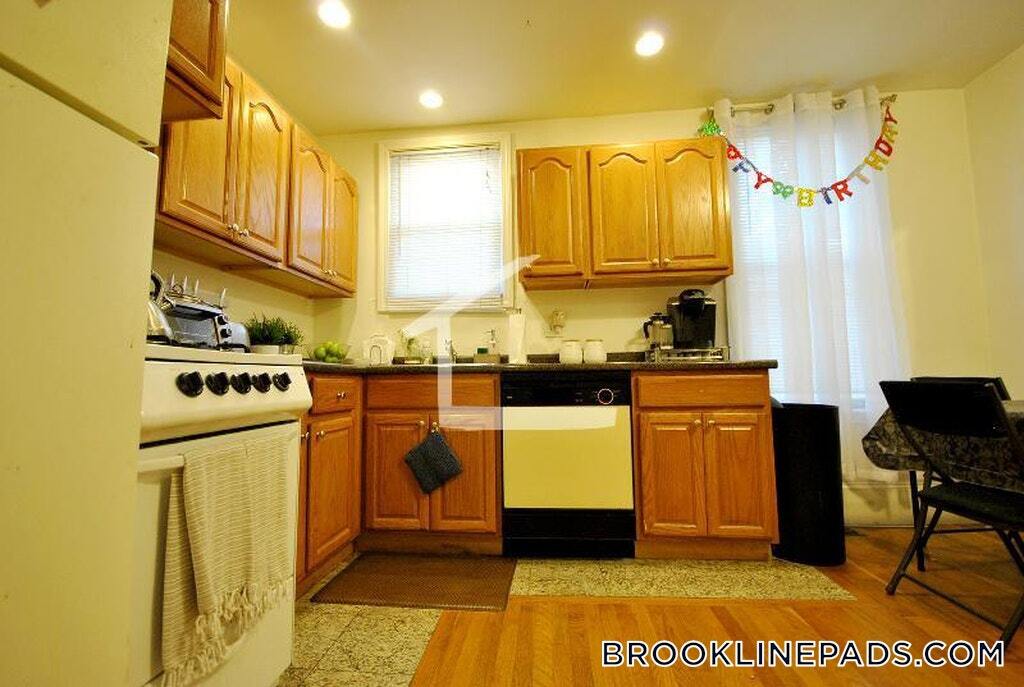 Building Photo - 214 Freeman St