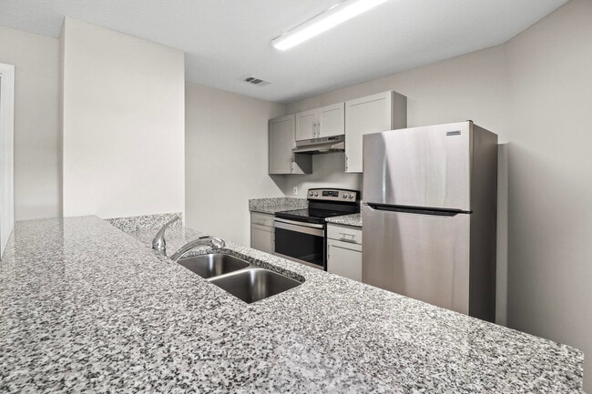 Building Photo - 2625 Heathcote Dr