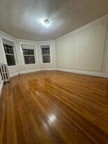 Building Photo - 86 Maple St