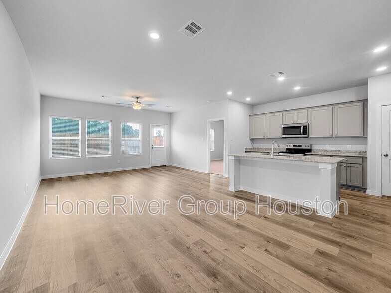 Building Photo - 10750 Red Flagstone Dr