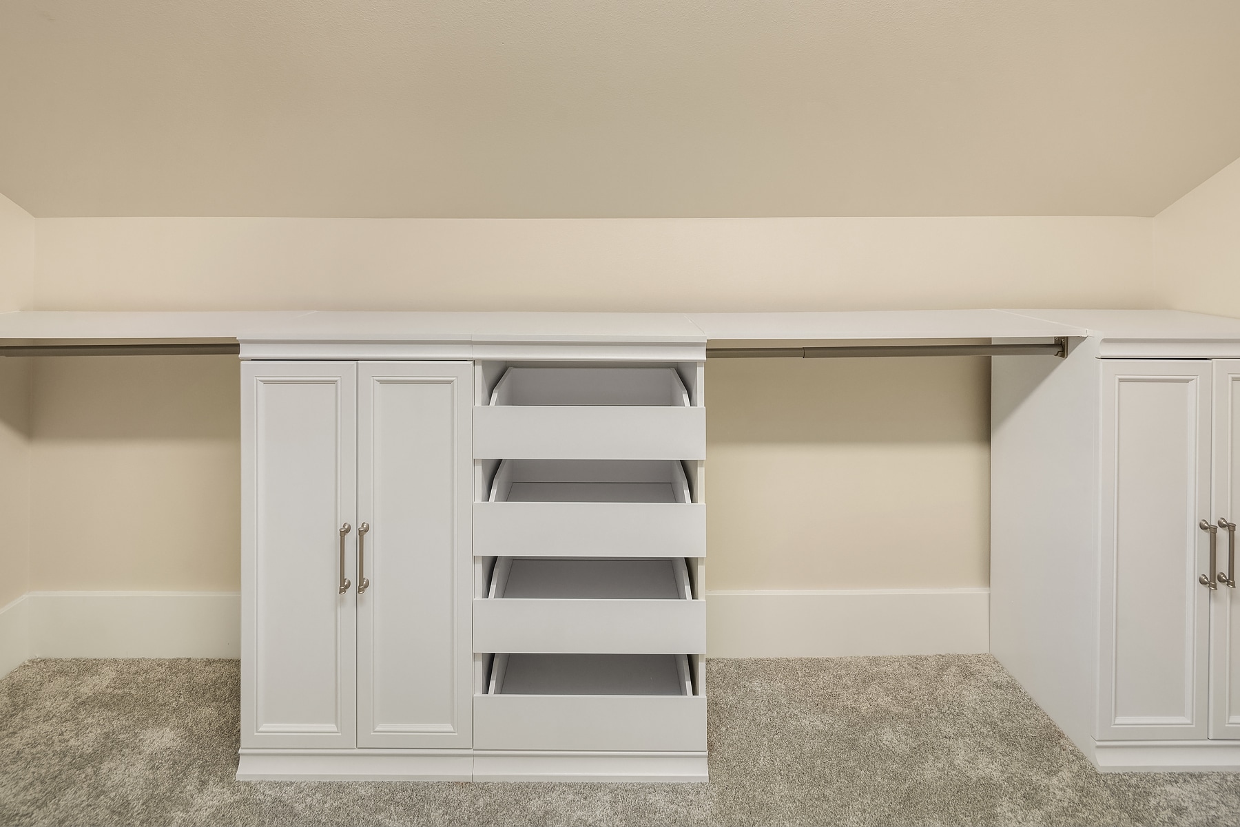 Building Photo - 10425 Des Moines Memorial Dr S