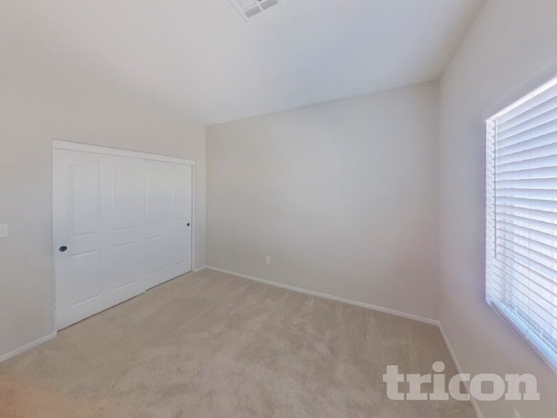 Building Photo - 4123 Farmdale Ave