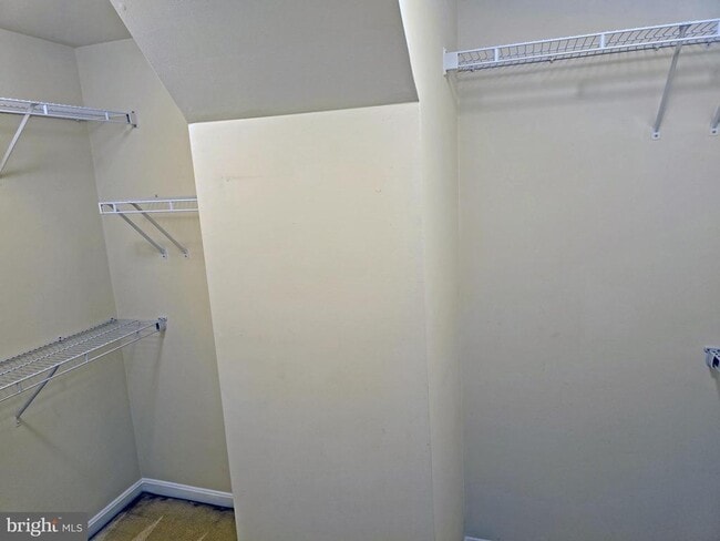 Building Photo - 8557 Wyngate Manor Ct