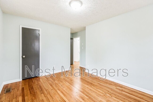 Building Photo - 909 Kaywood Dr