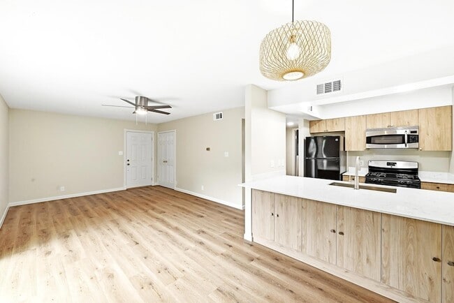 Building Photo - 7801 Shoal Creek Blvd