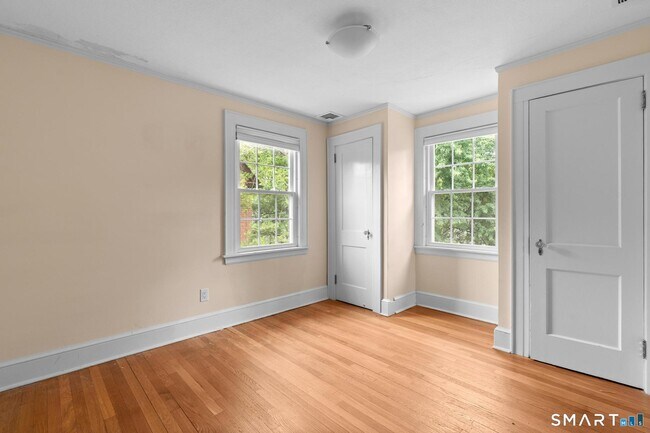 Building Photo - 12 Middlefield Dr