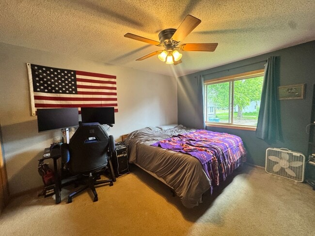 Building Photo - Walk To The Lake! **Rent Special**