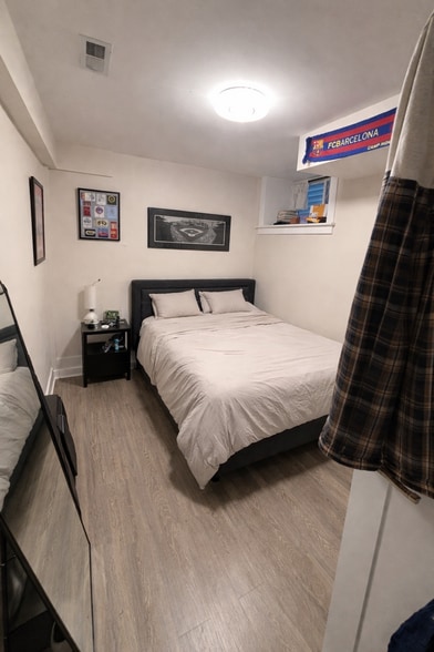 Building Photo - 3114 N Southport Ave