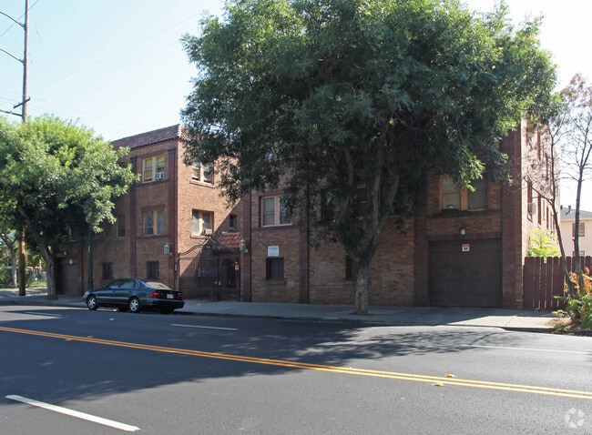 Primary Photo - Hunter House
