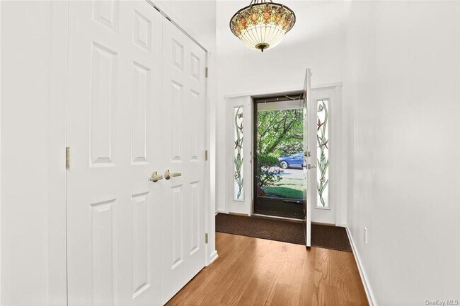 Building Photo - 912 Heritage Hills