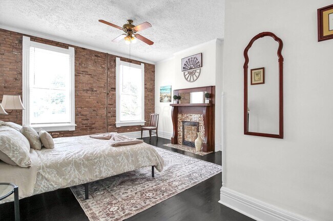 Building Photo - 174 Reinhard Ave