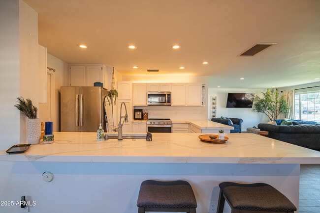 Building Photo - 1909 E Bethany Home Rd