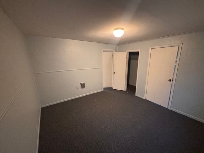 Building Photo - 124 39th Ave N