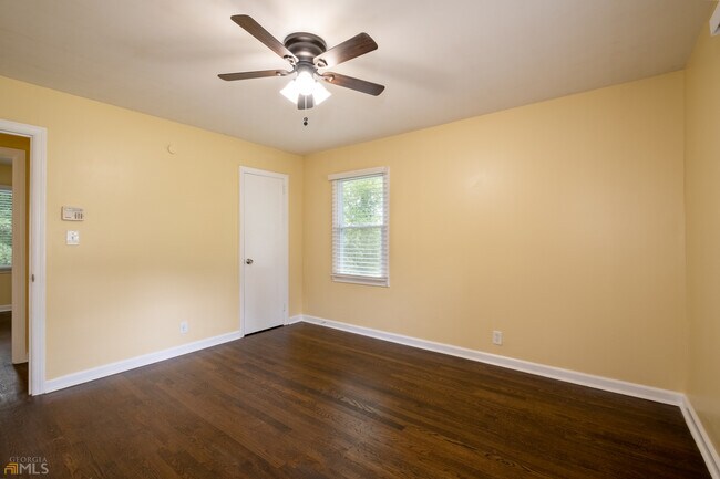 Building Photo - 2926 Gresham Rd S E