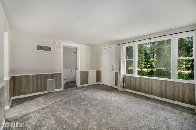 Building Photo - 2 br, 1 bath Duplex - 4214 Branch Ave