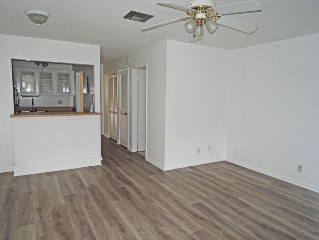 Building Photo - 322 Colony Ln