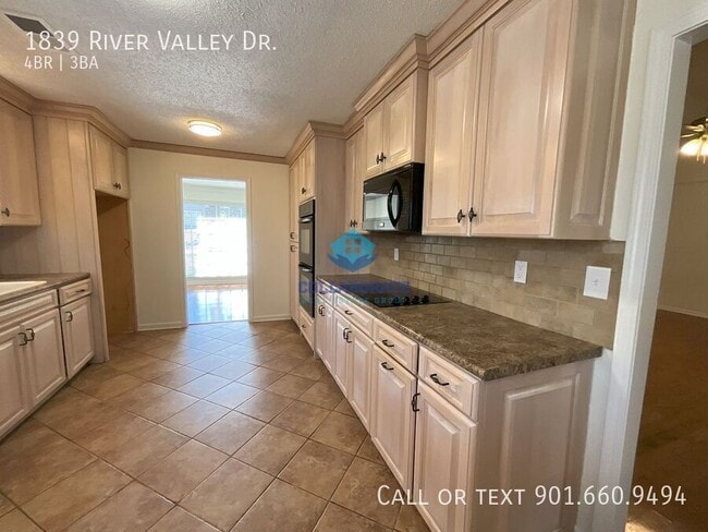 Building Photo - 1839 River Valley Dr