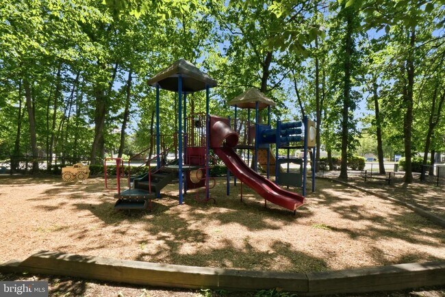 Building Photo - 2391 Hunters Square Ct