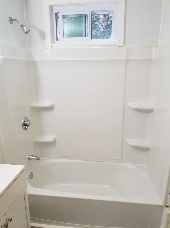 Building Photo - 41 Leavitt St