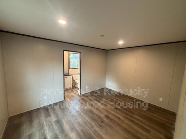 Building Photo - 218 Eller Dr