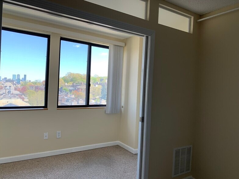 Building Photo - 1731 Beacon St