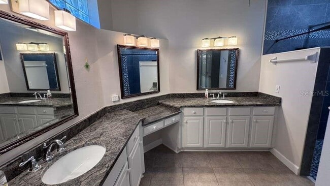 Building Photo - 10324 Pointview Ct