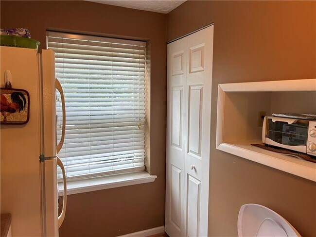 Building Photo - 903 Lynwood Ct