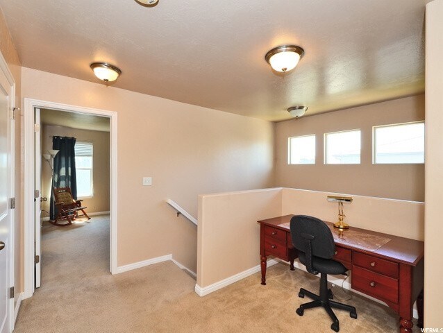 Building Photo - 1892 Goldenrod Way W